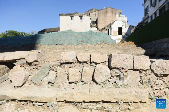 Aρχαιολογικ?? χ?ρο? του αρχα?ου λιμανιο? Σου?μεν στην Τζετζι?νγκ τη? Ανατολικ?? Κ?να?