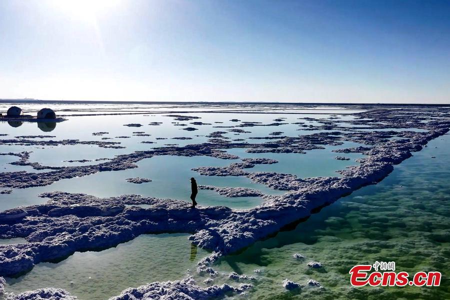 Αλυκ? Qarhan: σμαραγδ?νια πρ?σινη το φθιν?πωρο