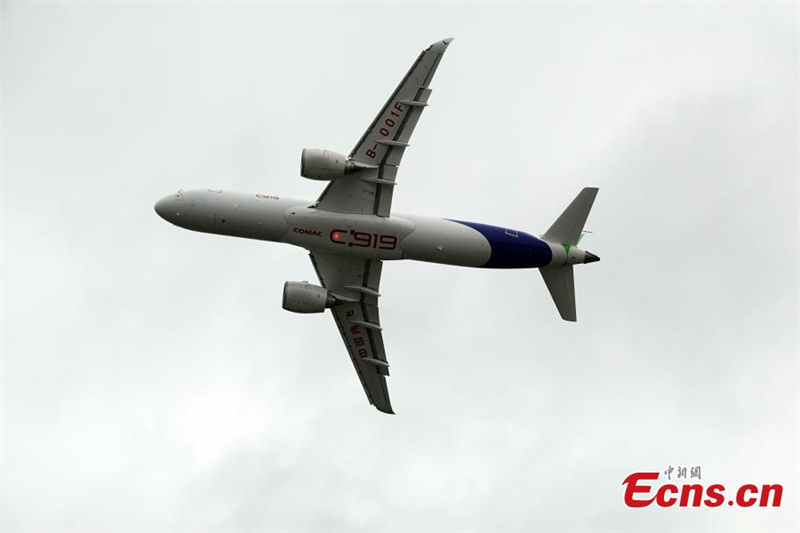 C919, newly-coated AG600M make debut at Airshow China 2022