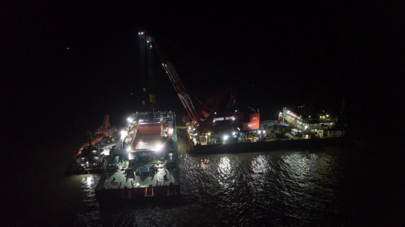 ?να ναυ?γιο τη? δυναστε?α? Τσινγκ ανασ?ρθηκε στη Σαγκ?η