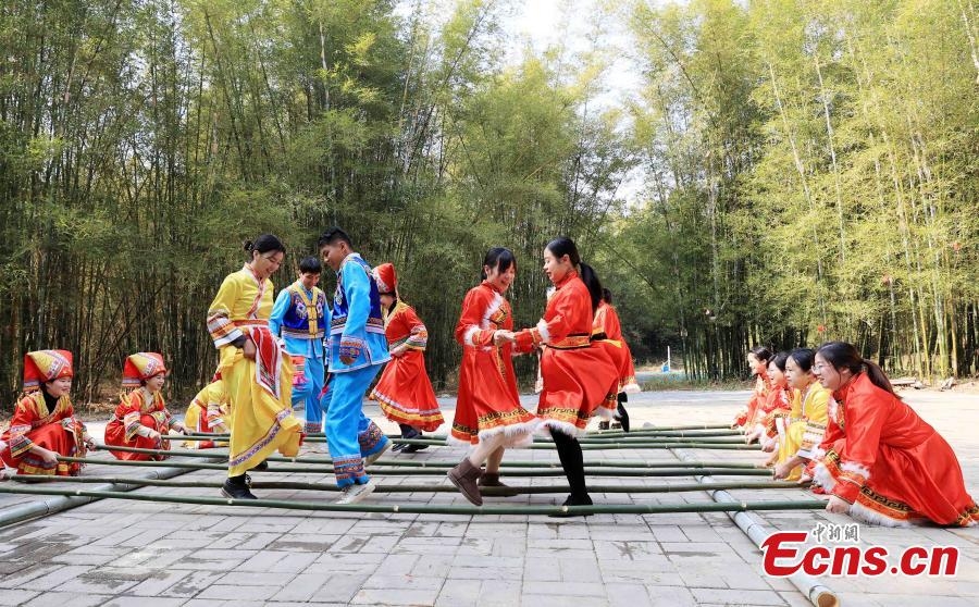 Εθν?τητε? του Γκουανγκσ? καλωσορ?ζουν το Κινεζικ? Ν?ο ?το?