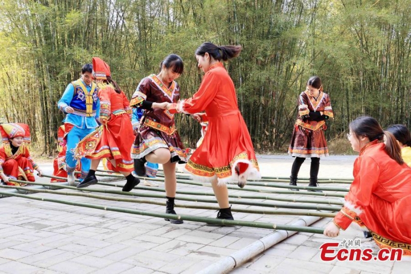 Εθν?τητε? του Γκουανγκσ? καλωσορ?ζουν το Κινεζικ? Ν?ο ?το?