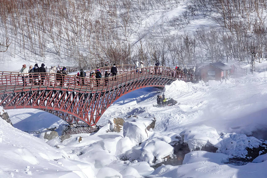 Τζιλ?ν: συνεχ?ζεται ο 