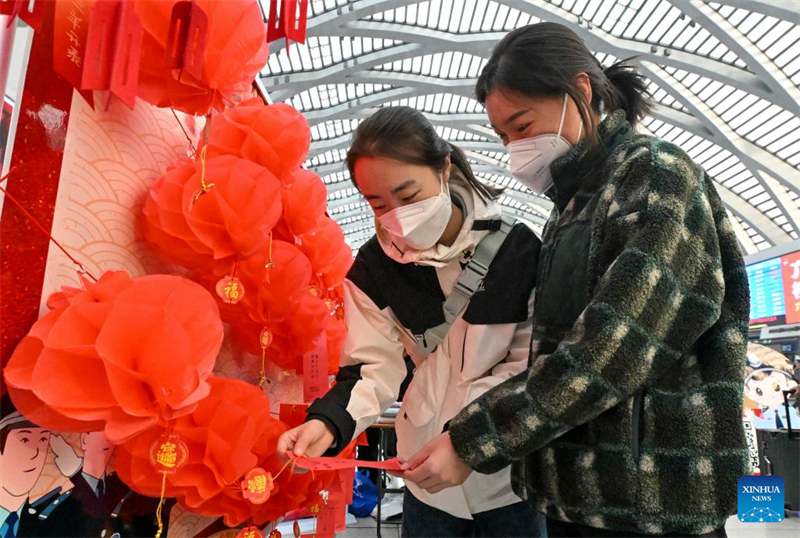Οι Κιν?ζοι γιορτ?ζουν το Φεστιβ?λ των Φαναρι?ν