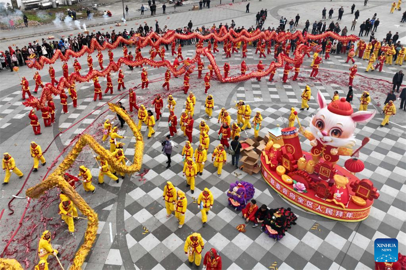 Οι Κιν?ζοι γιορτ?ζουν το Φεστιβ?λ των Φαναρι?ν