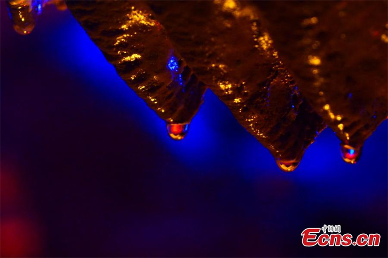 Μια ματι? σε ?να κρυφ? σπ?λαιο στο Χα?ν?ν