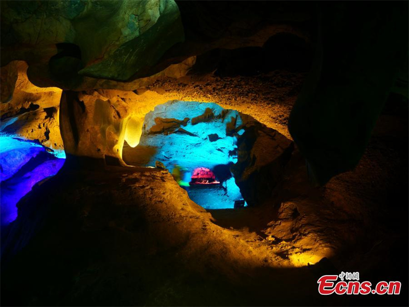 Μια ματι? σε ?να κρυφ? σπ?λαιο στο Χα?ν?ν