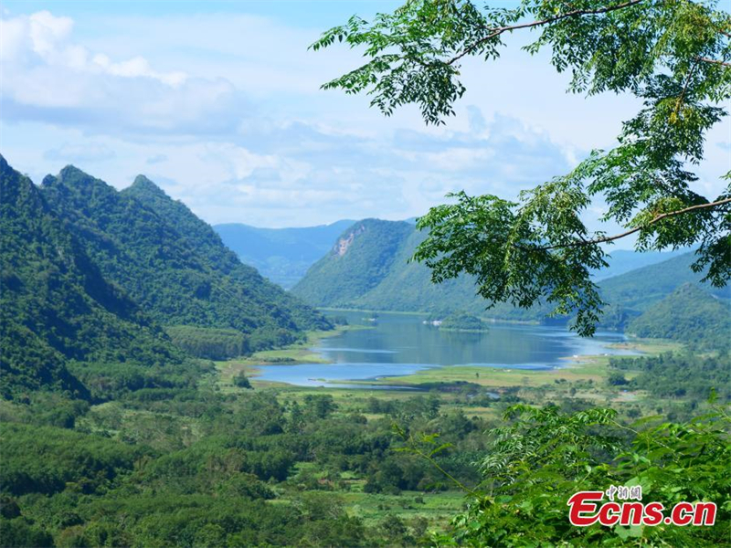 Τοπ?ο εν?? καρστικο? τοπ?ου τη? κορυφογραμμ?? Ε’σι?ν στην επαρχ?α Χα?ν?ν τη? Ν?τια? Κ?να?. (Φωτογραφ?α: China News Service/Ling Nan)