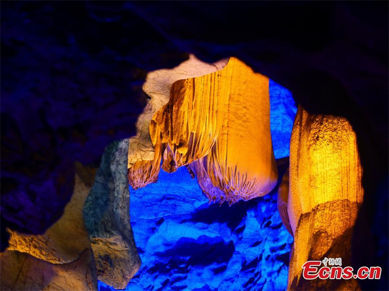 Μια ματι? σε ?να κρυφ? σπ?λαιο στο Χα?ν?ν