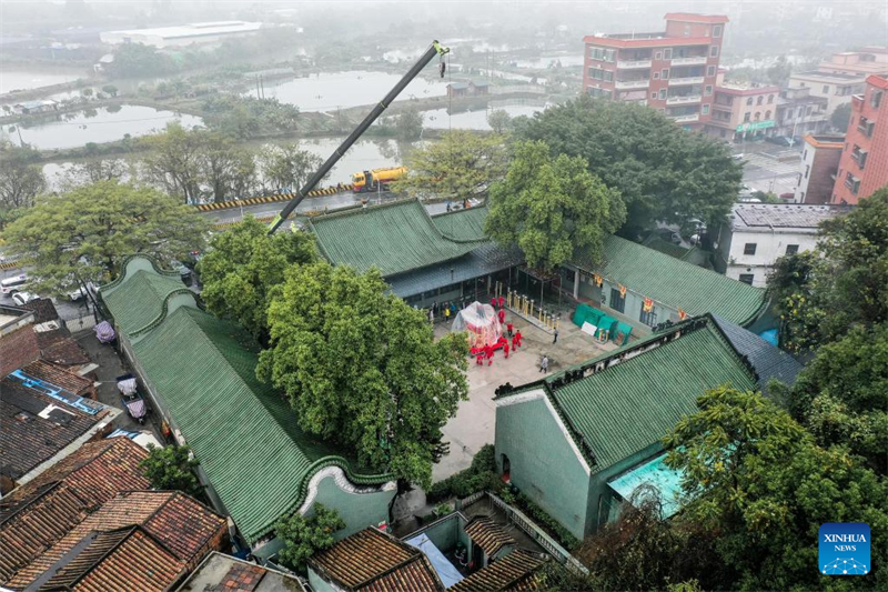 Ο χορ?? των λιονταρι?ν Γκουανγκντ?νγκ στο Φοσ?ν