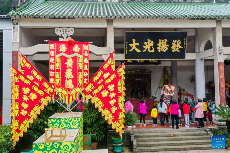 Ο χορ?? των λιονταρι?ν Γκουανγκντ?νγκ στο Φοσ?ν