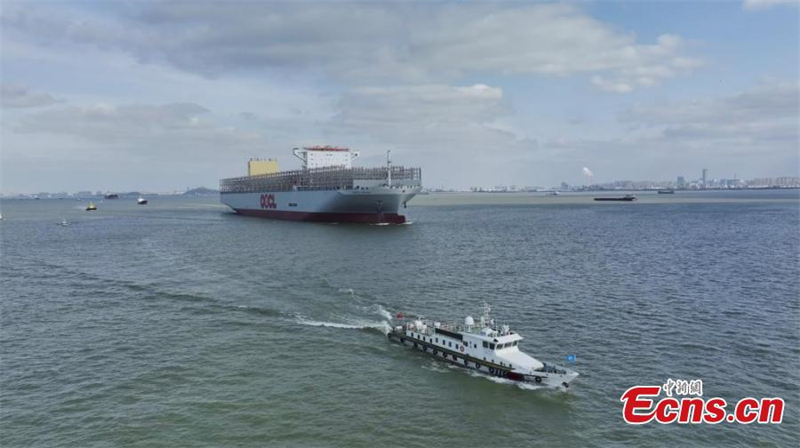 Το μεγαλ?τερο πρ?σινο πλο?ο μεταφορ?? εμπορευματοκιβωτ?ων στον κ?σμο ξεκιν?ει για δοκιμαστικ? ταξ?δι