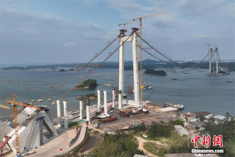 Η μακρ?τερη γ?φυρα cross-see στην αυτ?νομη περιοχ? Γκουανσ? υπ? κατασκευ?