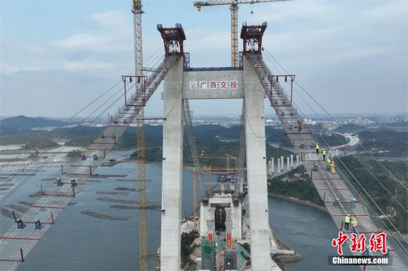 Η μακρ?τερη γ?φυρα cross-see στην αυτ?νομη περιοχ? Γκουανσ? υπ? κατασκευ?