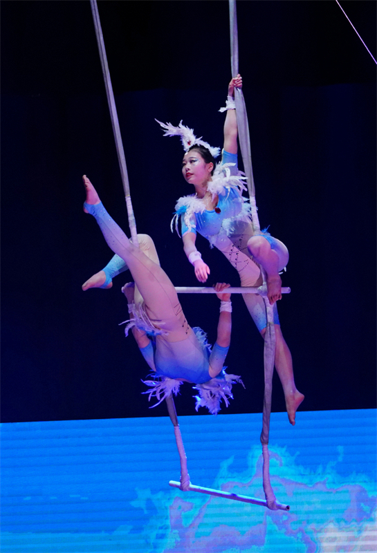 Η 11η Ακροβατικ? ?κθεση τη? Κ?να? ζαλ?ζει τον κ?σμο στο Σανντ?νγκ