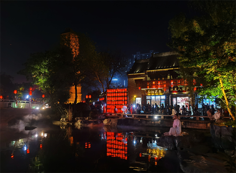 Ελ?τε στην Αρχα?α Π?λη Λο?ογι για να βυθιστε?τε στην ομορφι? του Χ?νφου