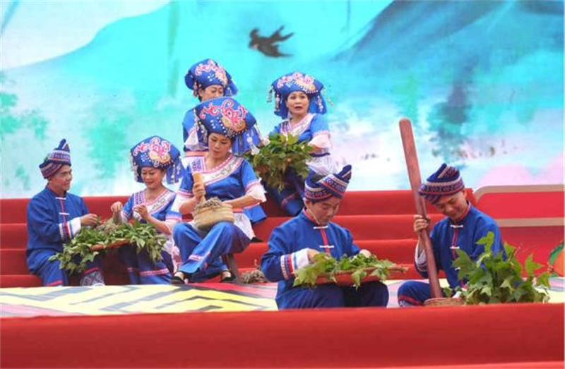 Το εθνοτικ? στυλ παρουσι?στηκε σε ?λο του το μεγαλε?ο στο Φεστιβ?λ τη? 3η? Μαρτ?ου ?Σανγιου?σαν? στην περιοχ? Γουμ?νγκ τη? νοτιοδυτικ?? Κ?να?