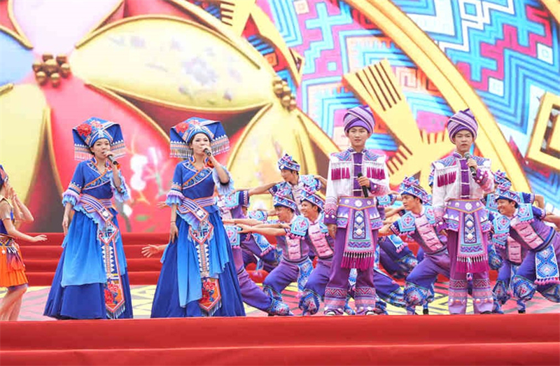 Το εθνοτικ? στυλ παρουσι?στηκε σε ?λο του το μεγαλε?ο στο Φεστιβ?λ τη? 3η? Μαρτ?ου ?Σανγιου?σαν? στην περιοχ? Γουμ?νγκ τη? νοτιοδυτικ?? Κ?να?