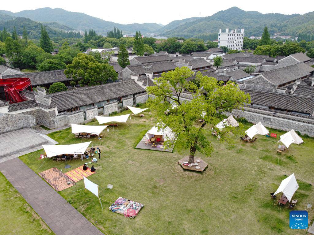 Το Τζετζι?νγκ καταβ?λλει μεγ?λε? προσπ?θειε? για την προστασ?α του φυσικο? περιβ?λλοντο? και παραδοσιακο? πολιτισμο?