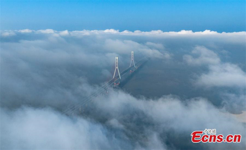 Σ?ννεφο και ομ?χλη καλ?πτει την γ?φυρα νο?μερο δ?ο π?νω απ? τη Λ?μνη Μπογι?νγκ στην επαρχ?α Τζιανγκσ?