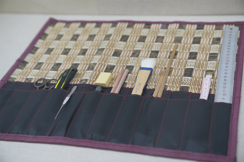 Ναο? Γιουντζο??- ??να Μουσε?ο Π?τρινων Επιγραφ?ν?βαθι? μ?σα στα βουν?