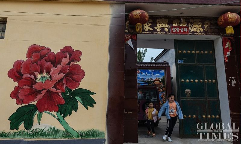 Π?νακε? παι?νια? απ? αγρ?τε? – καλλιτ?χνε? στο Σαντ?νγκ