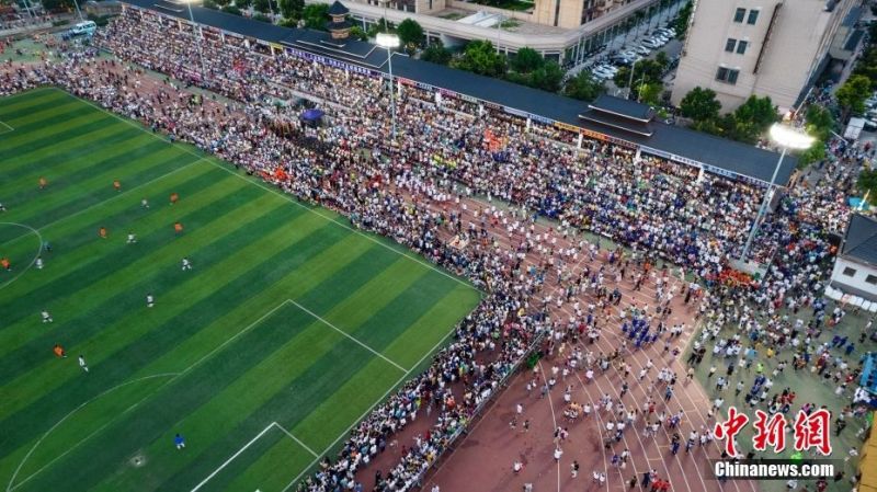 Ξεκ?νησε το?πρωτ?θλημα ποδοσφα?ρου ?Σο?περ Λ?γκ Χωρι?ν? ?στην κομητε?α Ρονγτζι?νγκ τη? επαρχ?α? Γκουε?τζ?ου.