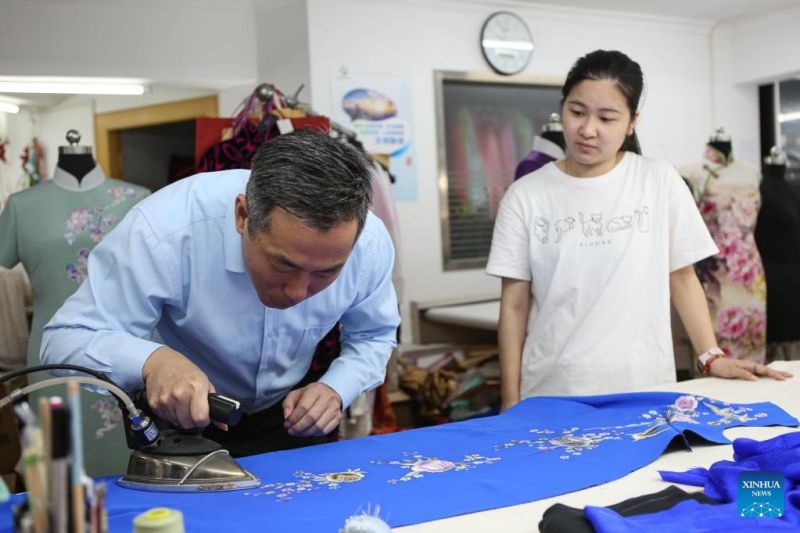 Φωτογραφικ? ?λμπουμ για τα Λονγκφ?νγκ Τσεονγκσ?μ τη? Σαγκ?η?