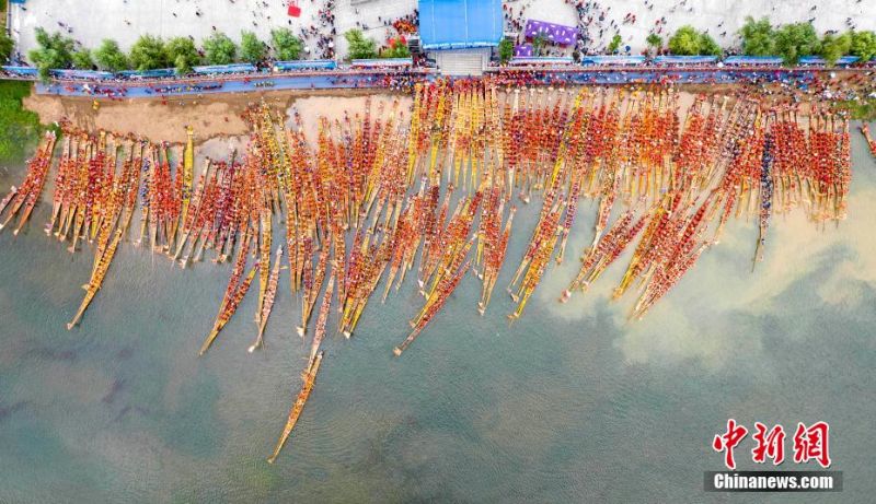 172 σκ?φη του δρ?κου και 4.816 αθλητ?? συμμετ?χουν στον διαγωνισμ?. (Φωτογραφ?α/ Jiang Keqing)