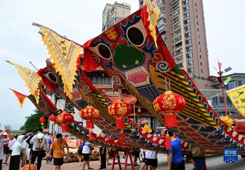 Νερα?δοπεριοδε?α στο Φουτζι?ν :Το Σκ?φο??του Δρ?κου ξεκιν? για να καλωσορ?σει το Φεστιβ?λ του Σκ?φου? του Δρ?κου