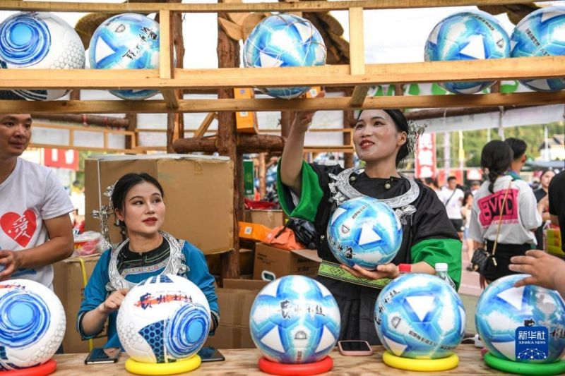 Το πρωτ?θλημα ποδοσφα?ρου ?Σο?περ Λ?γκ Χωρι?ν??τη? π?λη? Γκουαντζ?ου προωθε? την οικονομ?α