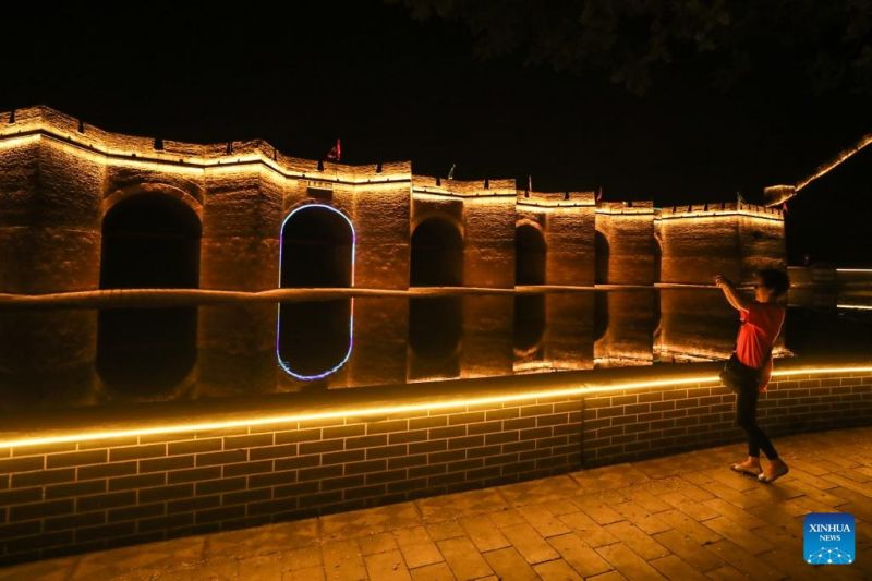 Καλοκα?ρι με φωτισμ?νε? βραδι?? στο Σινικ? Τε?χο? Τζιουμενκ?ου