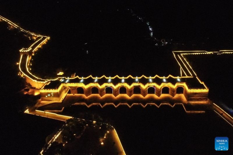 Καλοκα?ρι με φωτισμ?νε? βραδι?? στο Σινικ? Τε?χο? Τζιουμενκ?ου