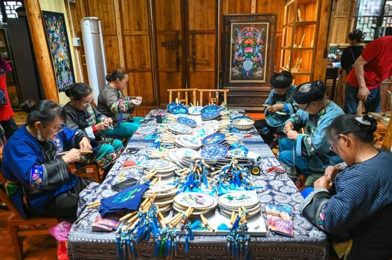 Ποικιλ?α ?υλη? κληρονομι?? στο Χουν?ν