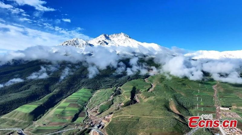 Μια θ?λασσα απ? σ?ννεφα π?νω απο τα ?ρη Τσιλι?ν