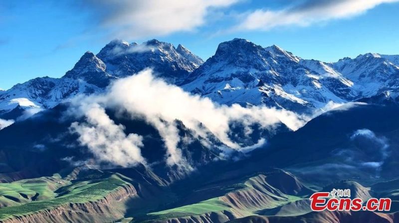 Μια θ?λασσα απ? σ?ννεφα π?νω απο τα ?ρη Τσιλι?ν