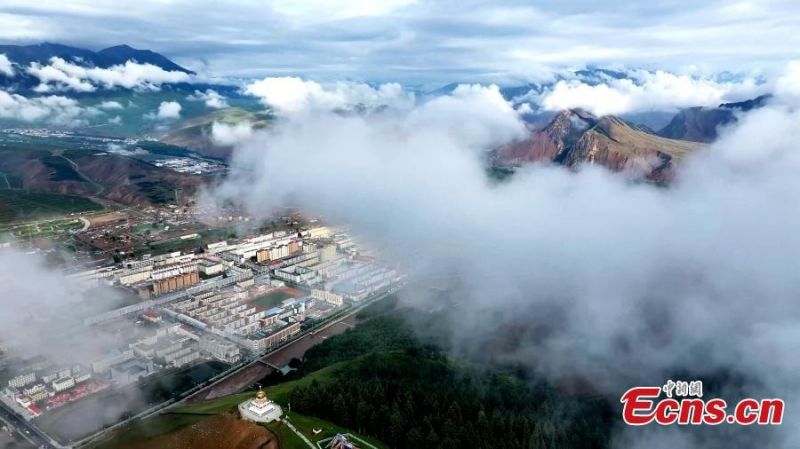 Μια θ?λασσα απ? σ?ννεφα π?νω απο τα ?ρη Τσιλι?ν