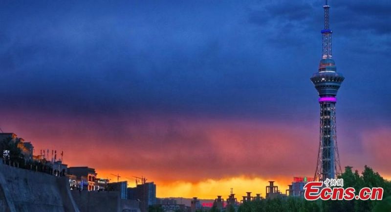 Μαγικ? ομορφι? του ηλιοβασιλ?ματο? στην?π?λη?Κ?σγκαρ