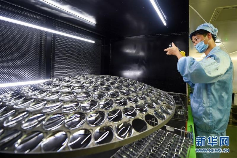 Ντανγι?νγκ, η πρωτε?ουσα των γυαλι?ν στην Κ?να: παρ?γει περισσ?τερα απ? 400 εκατομμ?ρια κομμ?τια γυαλι?ν ετησ?ω?, αντιπροσωπε?οντα? το ?μισυ του συν?λου στον κ?σμο