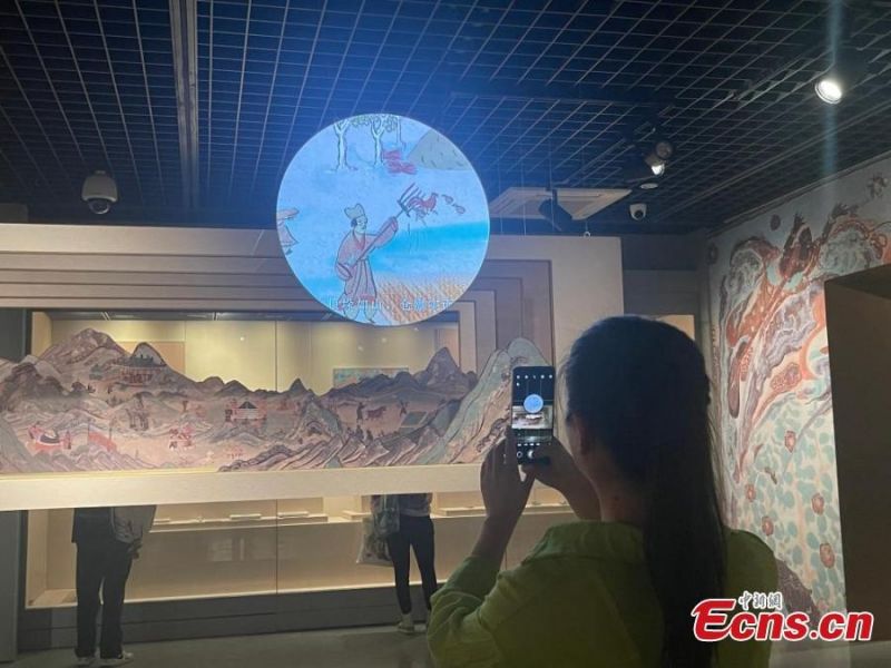 ?κθεση για το Πνε?μα του Δρ?μου του Μεταξιο? με κειμ?λια απ? το Ντουνχου?νγκ