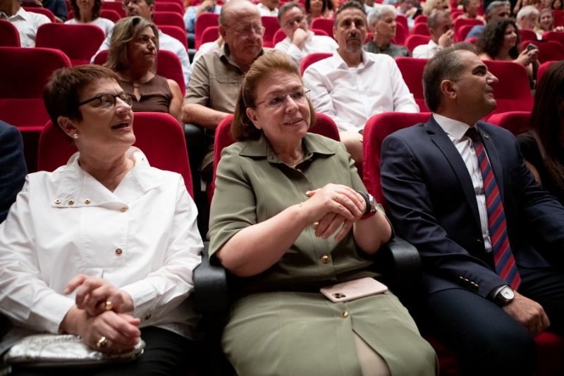 Κιν?ζοι καλλιτ?χνε? ανο?γουν φεστιβ?λ ελληνικο? χορο?, συναρπ?ζοντα? το κοιν?