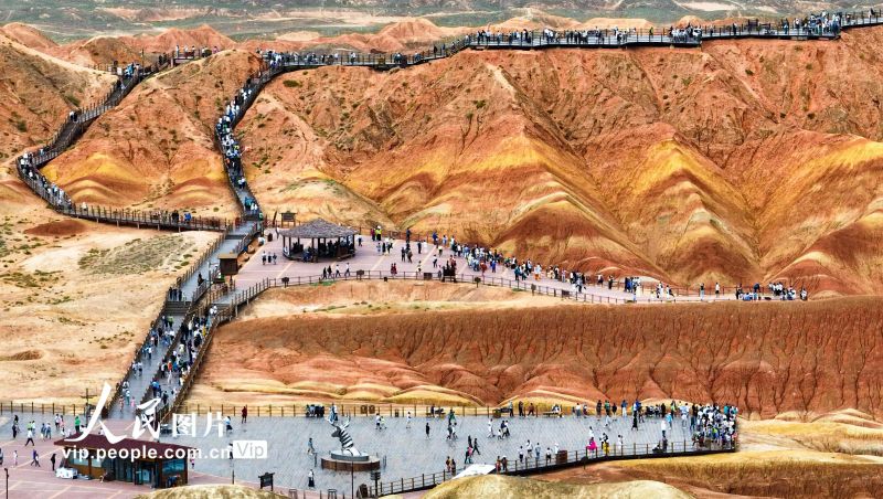 Τζανγκγι?, Γκανσο?: O φανταστικ?? Δρ?μο? του Μεταξιο? και το πολ?χρωμο Βουν? του Ουρ?νιου Τ?ξου