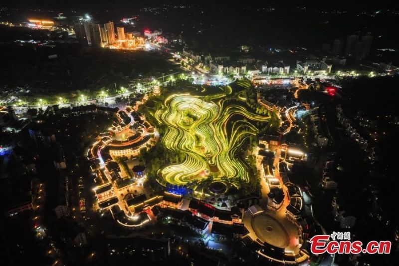 Αμ?τρητα φ?τα δε?χνουν την ομορφι? των αναβαθμ?δων στο Γκουιτζ?ου