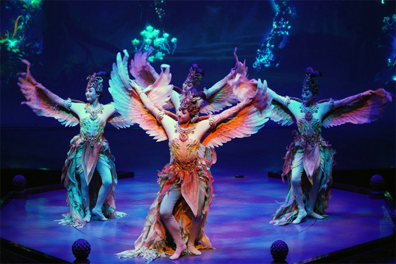 Συναρπαστικ?? παραστ?σει? φ?ρνουν στο κοιν? τον πολιτισμ? του Ντουνχου?νγκ