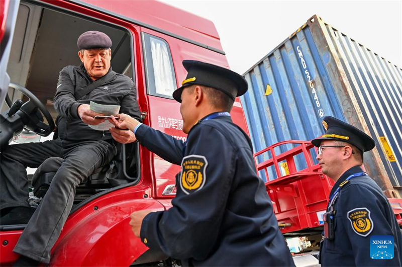 Το Κασγκ?ρ του Σιντζι?νγκ γνωρ?ζει ταχε?α αν?πτυξη ω? π?λη ανο?γματο?