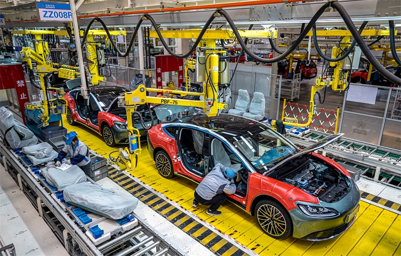 Εργ?τε? εγκαθιστο?ν καθ?σματα σε ν?α οχ?ματα εν?ργεια? στη β?ση παραγωγ?? οχημ?των ν?α? εν?ργεια? Dayun στο Γιουντσ?νγκ, επαρχ?α Σανσ?, στι? 25 Ιανουαρ?ου 2024. (Φωτογραφ?α / VCG)