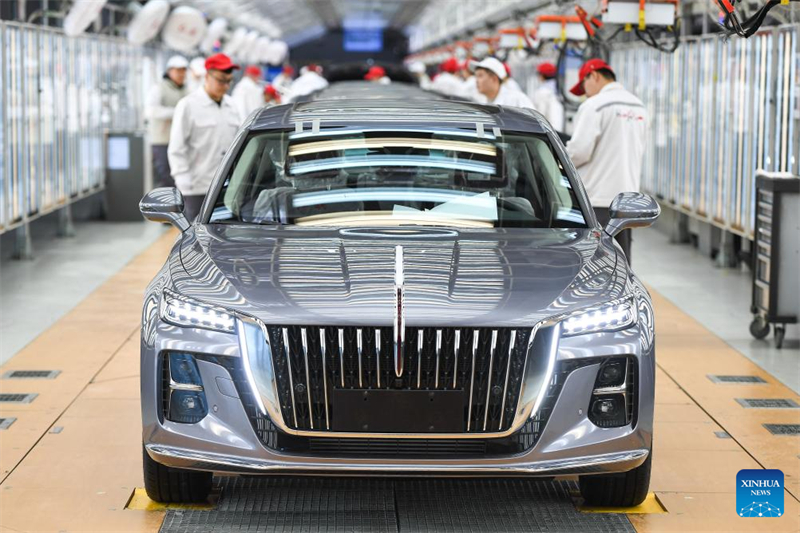 Τα εργοστ?σια σε ?λη την Κ?να ξεκινο?ν σταδιακ? τη λειτουργ?α του? καθ?? τελει?νουν οι διακοπ?? του Φεστιβ?λ τη? ?νοιξη?