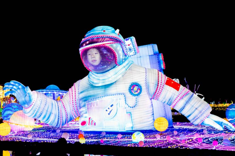 Η μεγαλ?τερη ?κθεση φαναρι?ν του Πεκ?νου γοητε?ει του? επισκ?πτε?