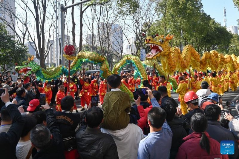 H Ημ?ρα Λονγκτα?τ?ου γιορτ?ζεται με μεγ?λη παρ?λαση στην π?λη Φενγκχου? τη? ανατολικ?? Κ?να?