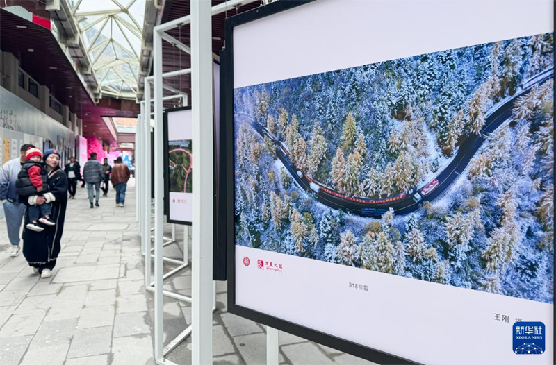 Θιβ?τ: Παρακολουθ?στε λα?κ?? παραστ?σει? και απολα?στε τι? ανθισμ?νε? ροδακινι??